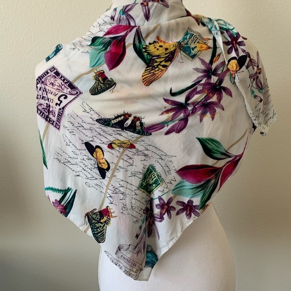Floral and Butterfly Patterned Scarf - Picture 2 of 8